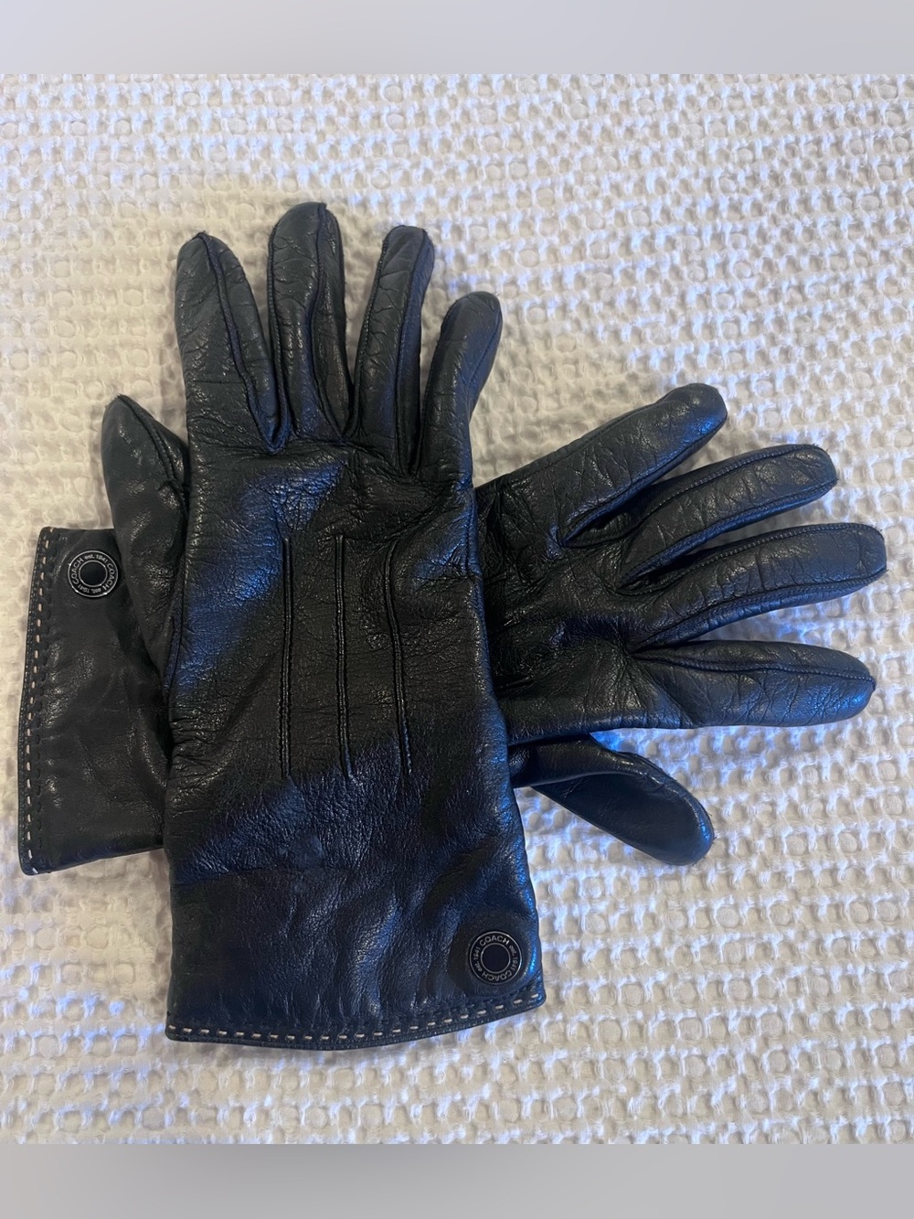 Coach women’s Black Leather Gloves - Picture 3 of 10